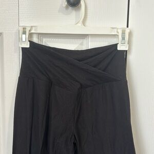 Black Crossed Waist Leggings